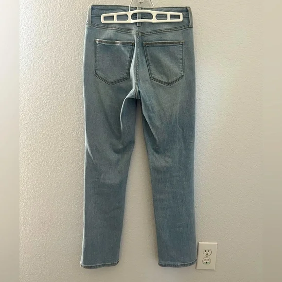 “Universal thread” light wash jeans - Picture 4 of 5